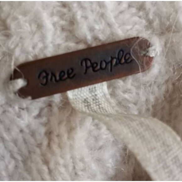 FREE PEOPLE IVORY COMPLEX CABLE DISTRESSED COWL/TURTLENECK SZ.XS EUC. - Picture 7 of 10